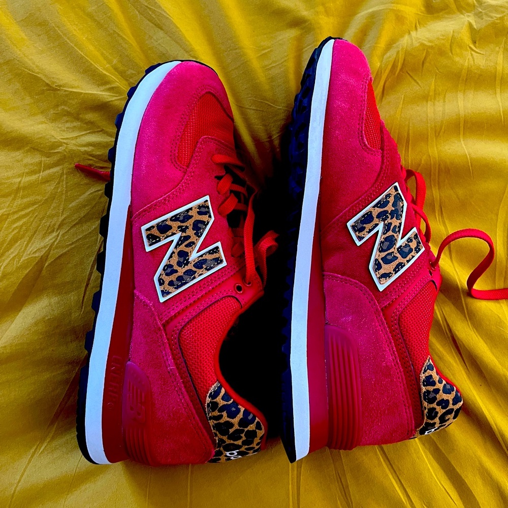 New balance women’s tennis shoes Red with Leopard.